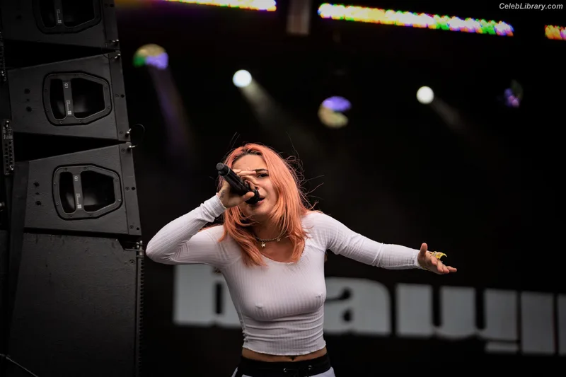 Bea Miller photo 4 of 340