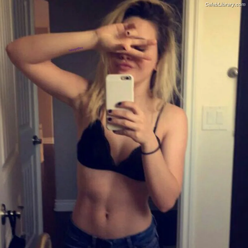 Bea Miller photo 6 of 340