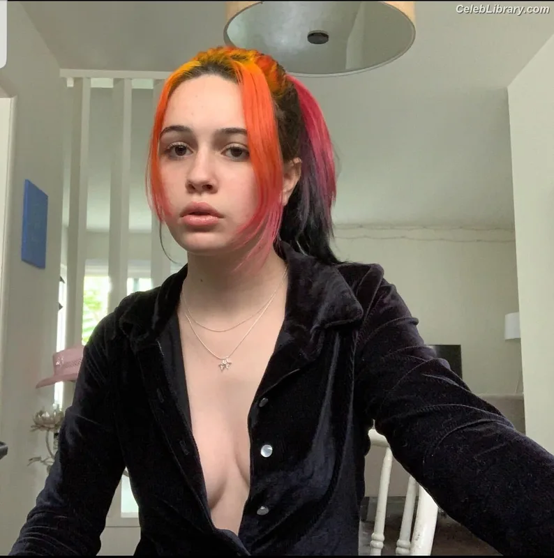 Bea Miller photo 8 of 340
