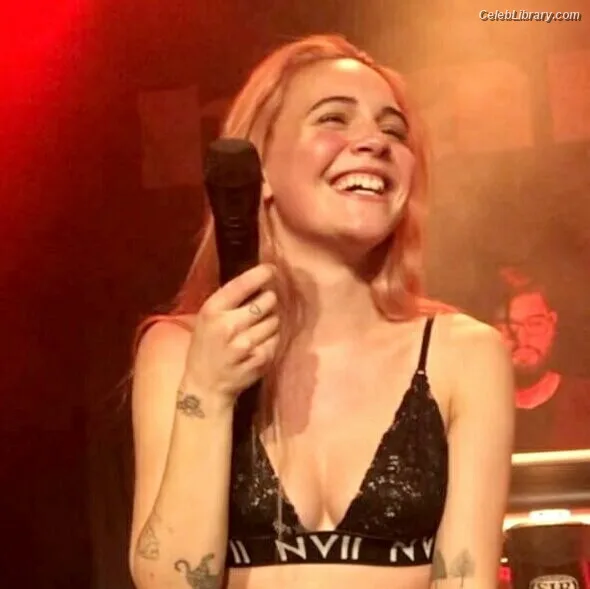 Bea Miller photo 11 of 340