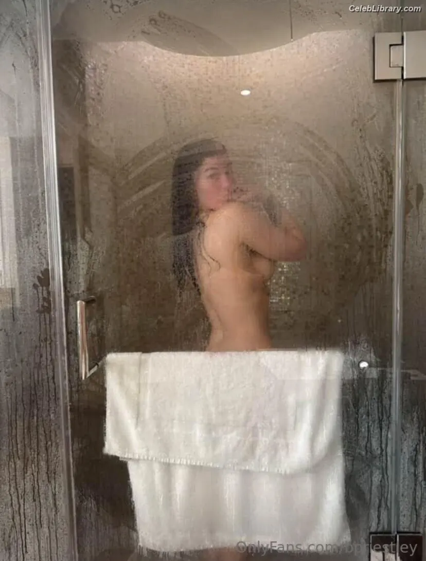 Bea Priestley photo 15 of 1039
