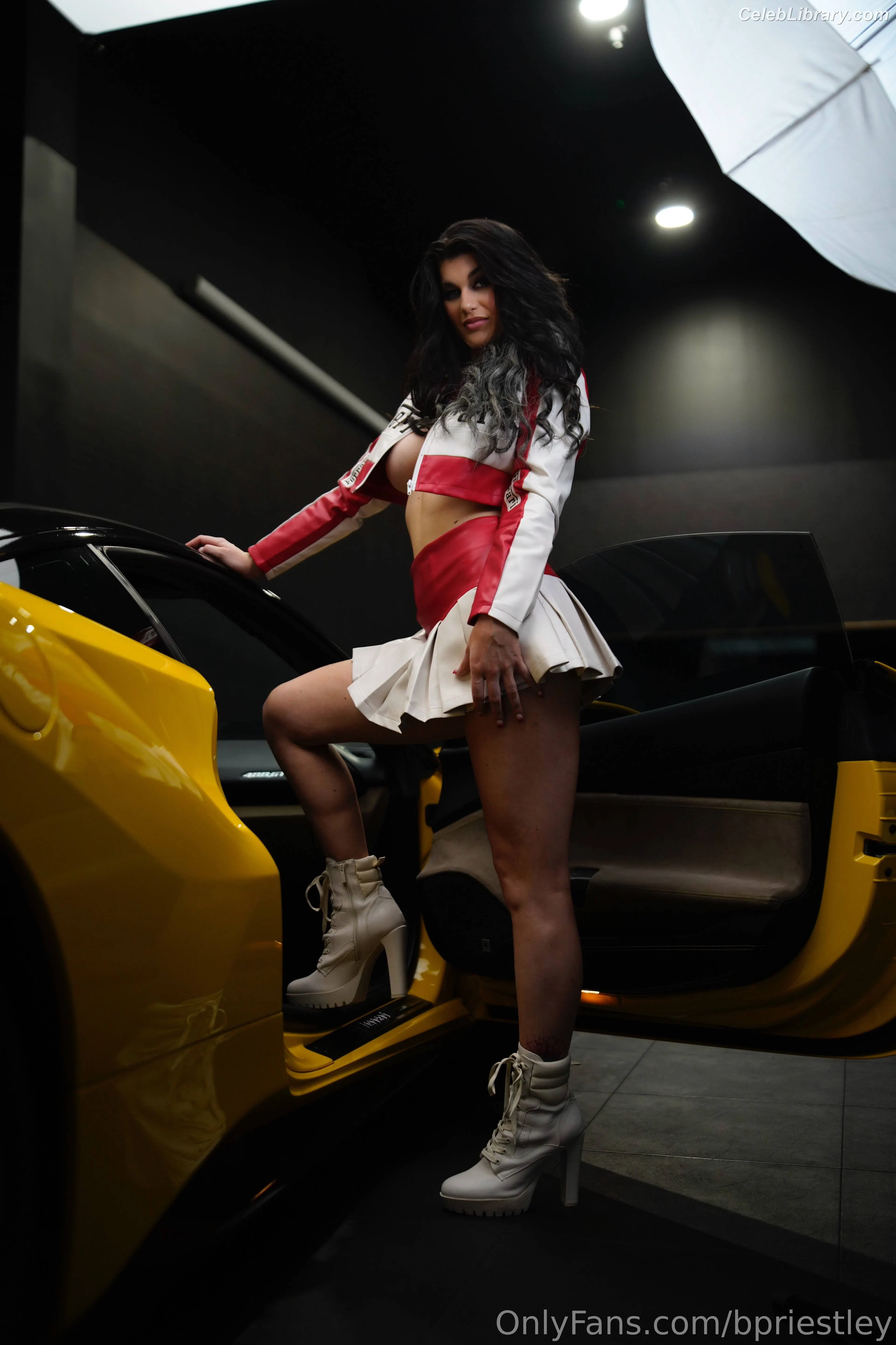 Bea Priestley photo 18 of 1039