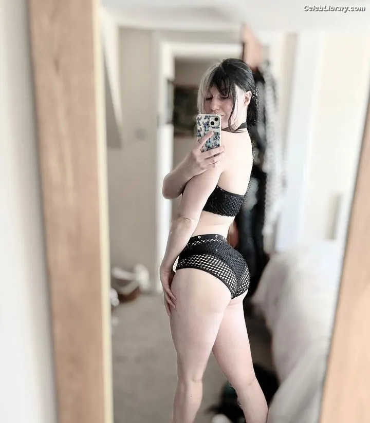 Bea Priestley photo 9 of 1039