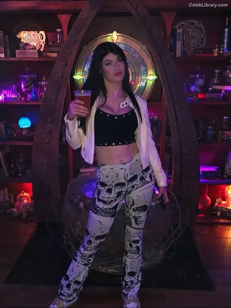 Bea Priestley photo 15 of 1039