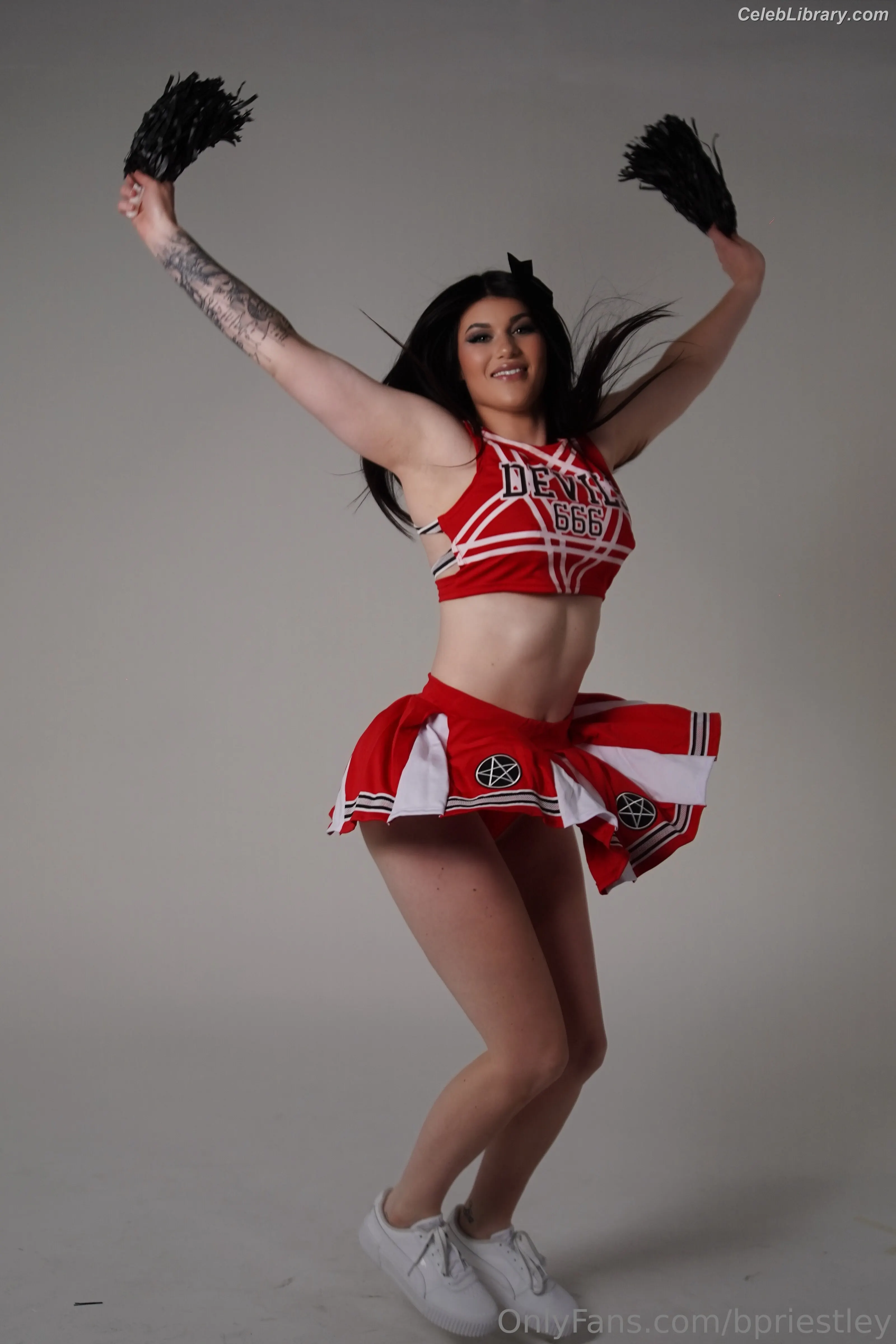 Bea Priestley photo 18 of 1039