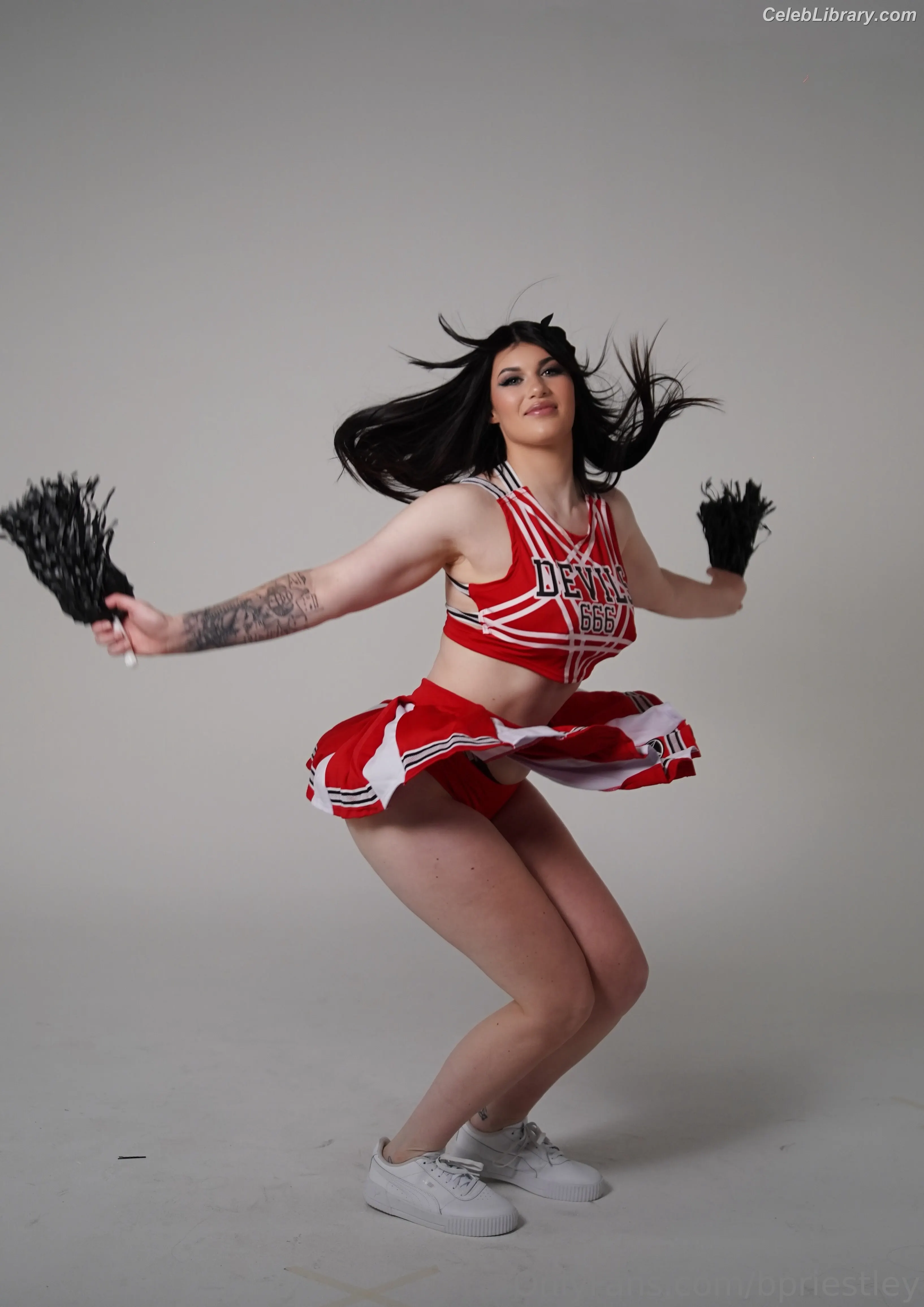 Bea Priestley photo 4 of 1039
