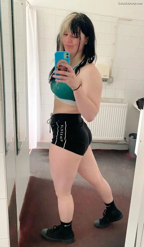 Bea Priestley photo 19 of 1040