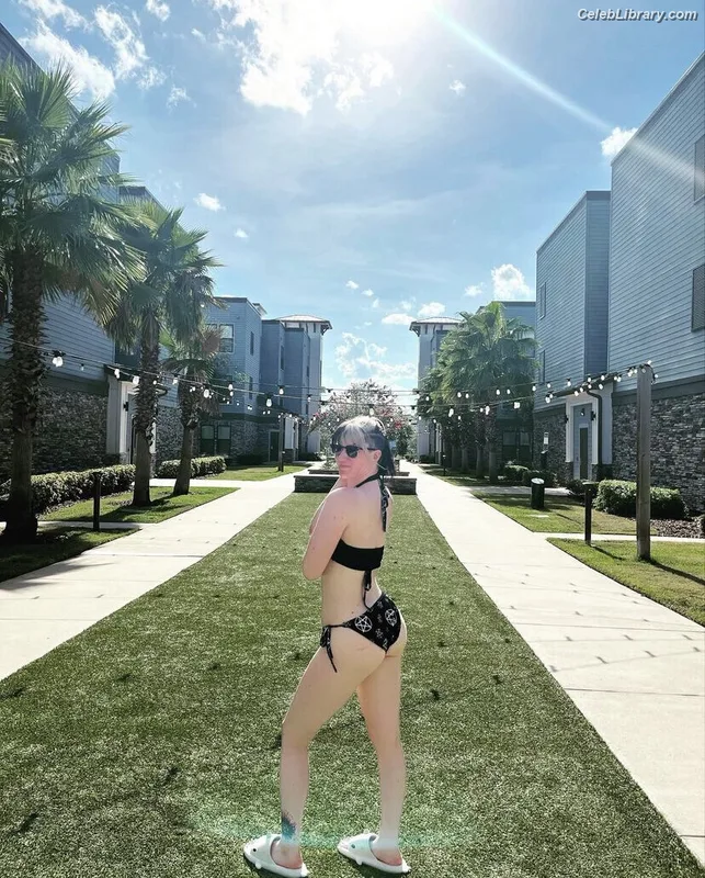 Bea Priestley photo 23 of 1040