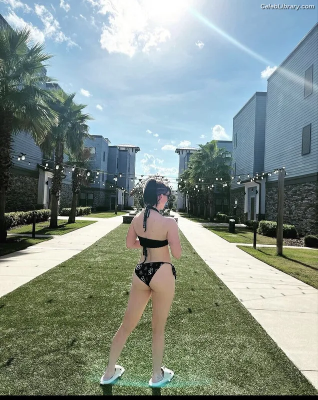 Bea Priestley photo 1 of 1040