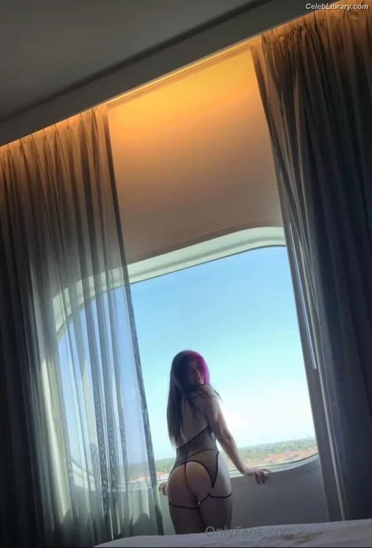 Bea Priestley photo 22 of 1040