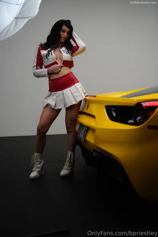 Bea Priestley photo 17 of 1040