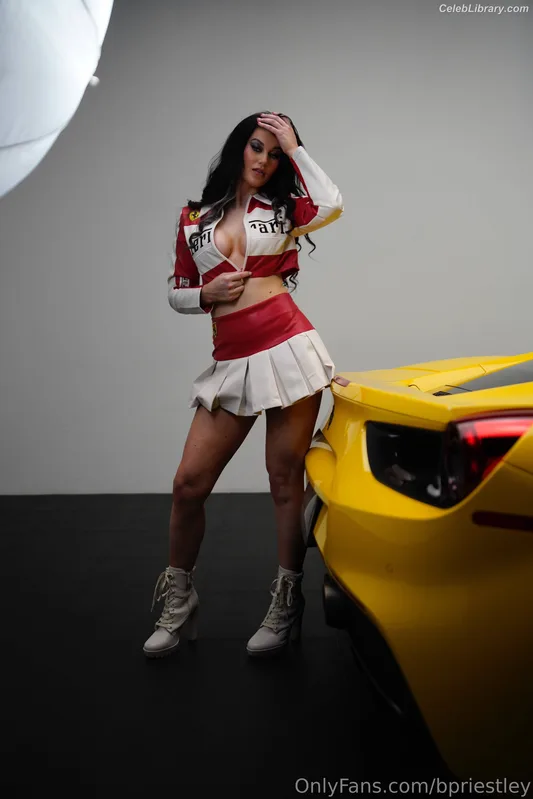 Bea Priestley photo 22 of 1040