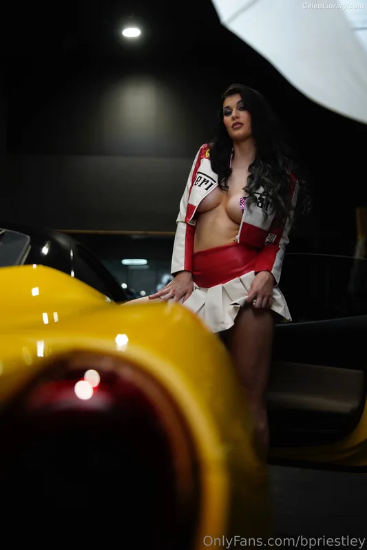 Bea Priestley photo 24 of 1040