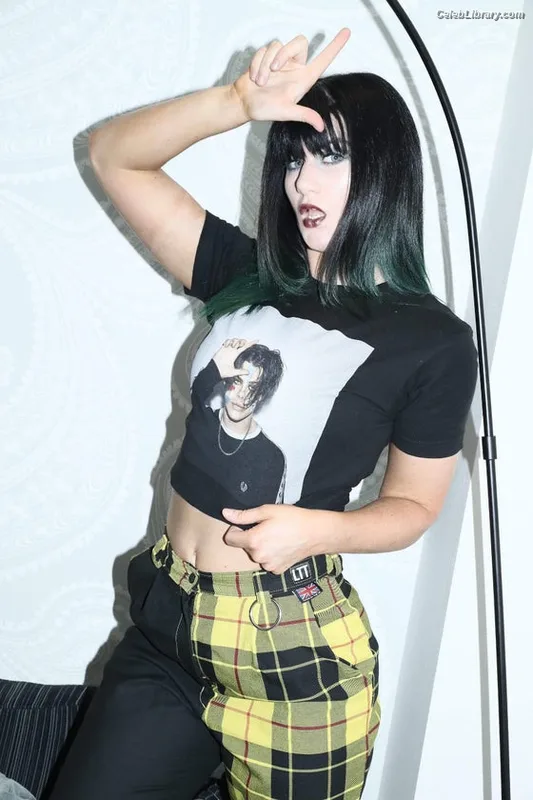 Bea Priestley photo 5 of 1040