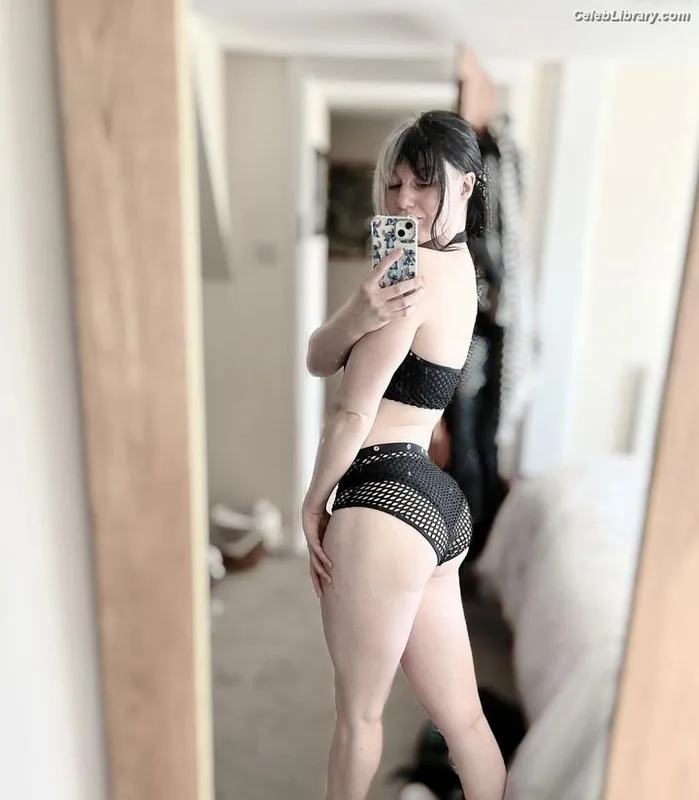 Bea Priestley photo 9 of 1040