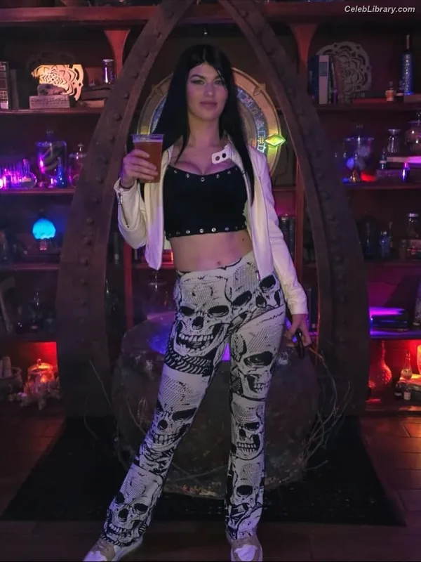 Bea Priestley photo 14 of 1040