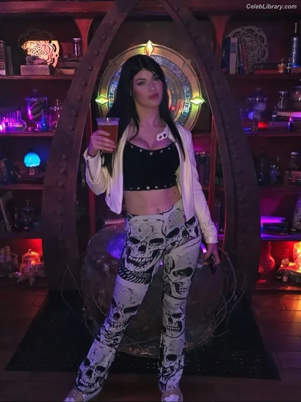 Bea Priestley photo 15 of 1040