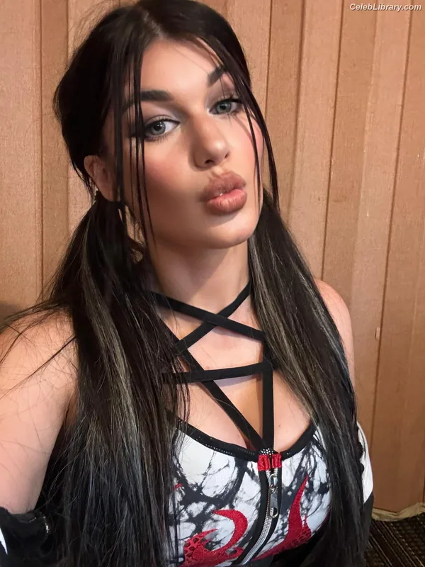 Bea Priestley photo 6 of 1040