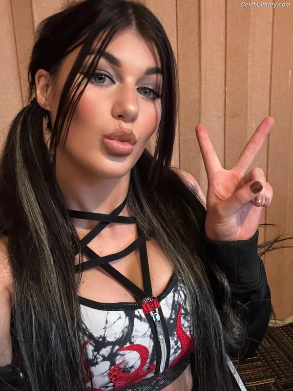 Bea Priestley photo 9 of 1040