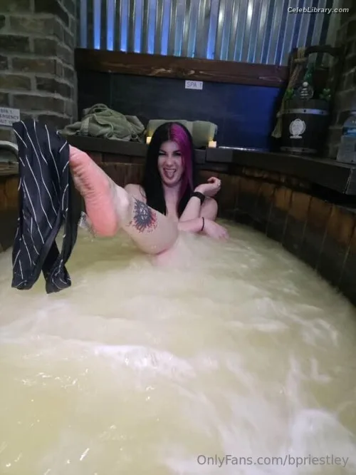 Bea Priestley photo 5 of 1040