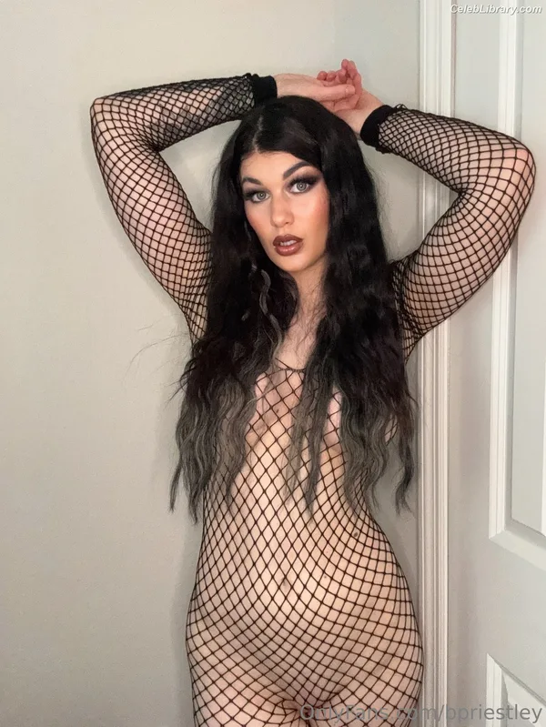 Bea Priestley photo 22 of 1040