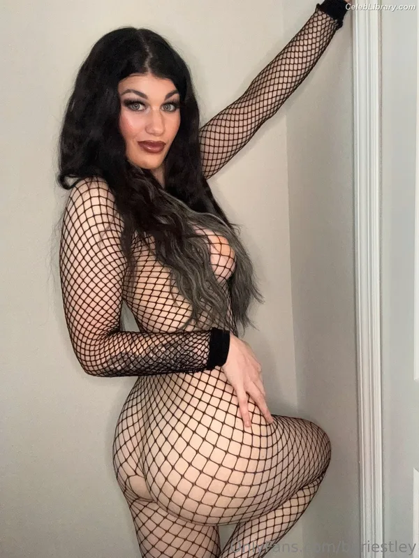 Bea Priestley photo 4 of 1040