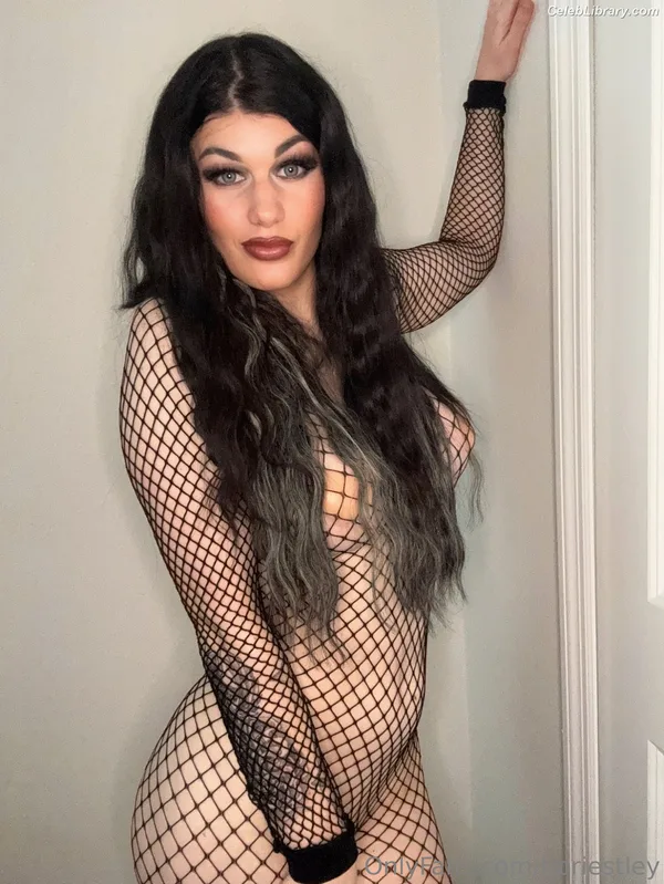 Bea Priestley photo 9 of 1040