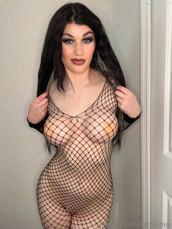 Bea Priestley photo 21 of 1040