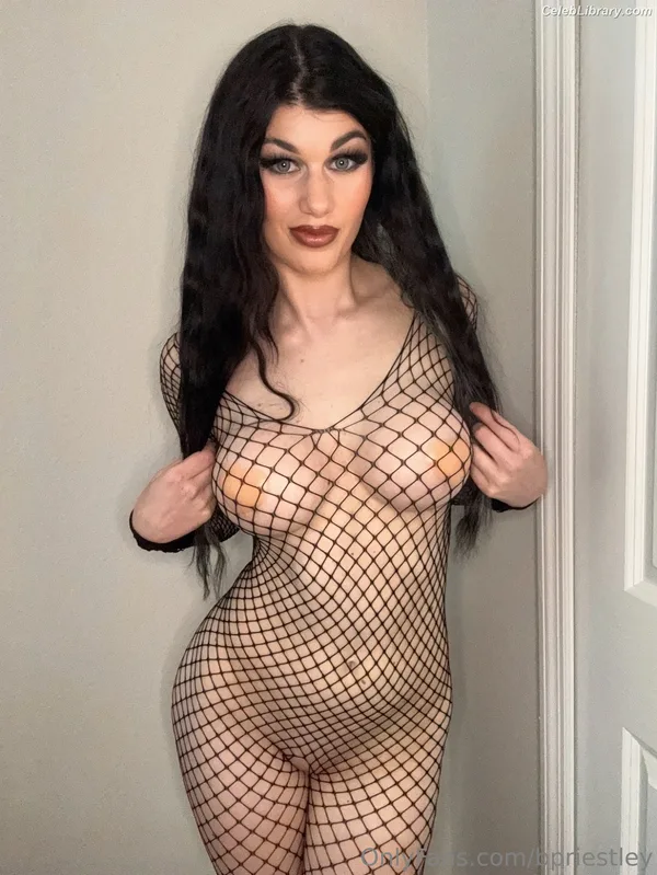 Bea Priestley photo 22 of 1040