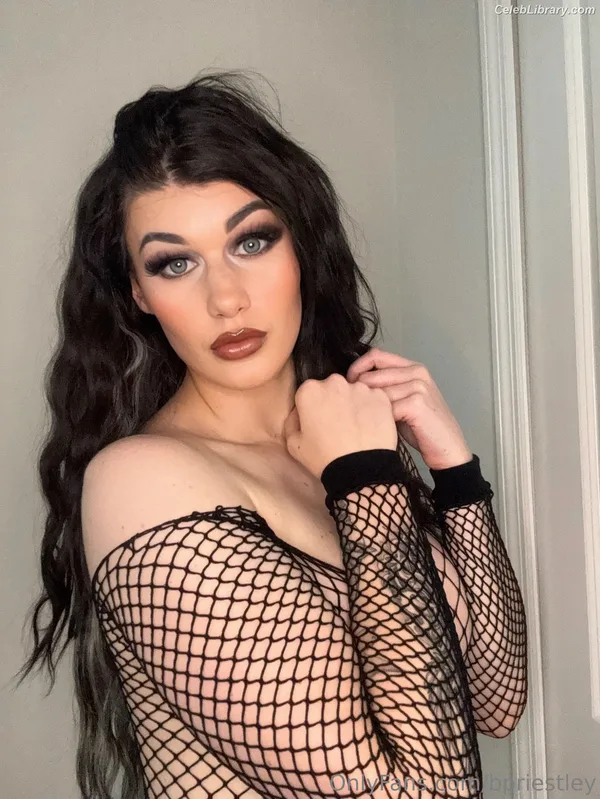Bea Priestley photo 7 of 1040