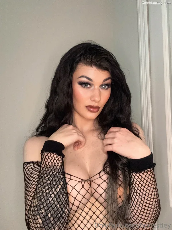 Bea Priestley photo 10 of 1040