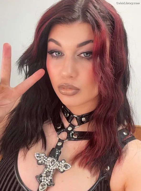 Bea Priestley photo 20 of 1040