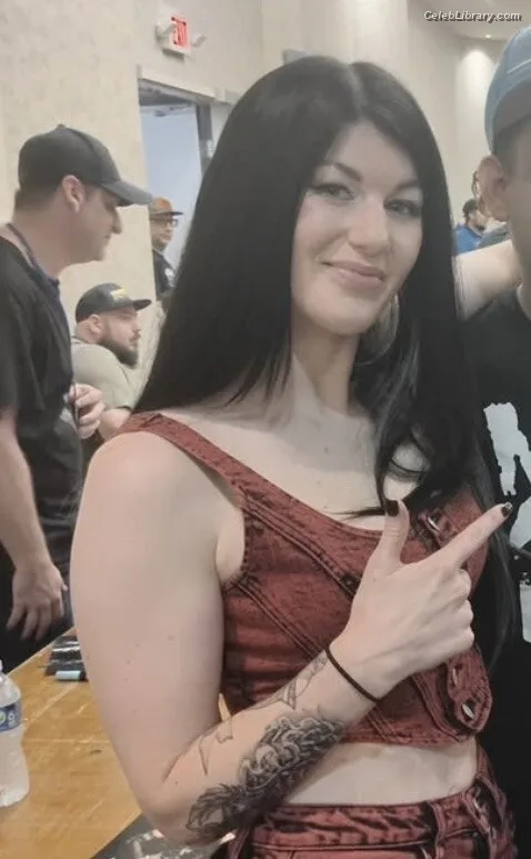 Bea Priestley photo 12 of 1040
