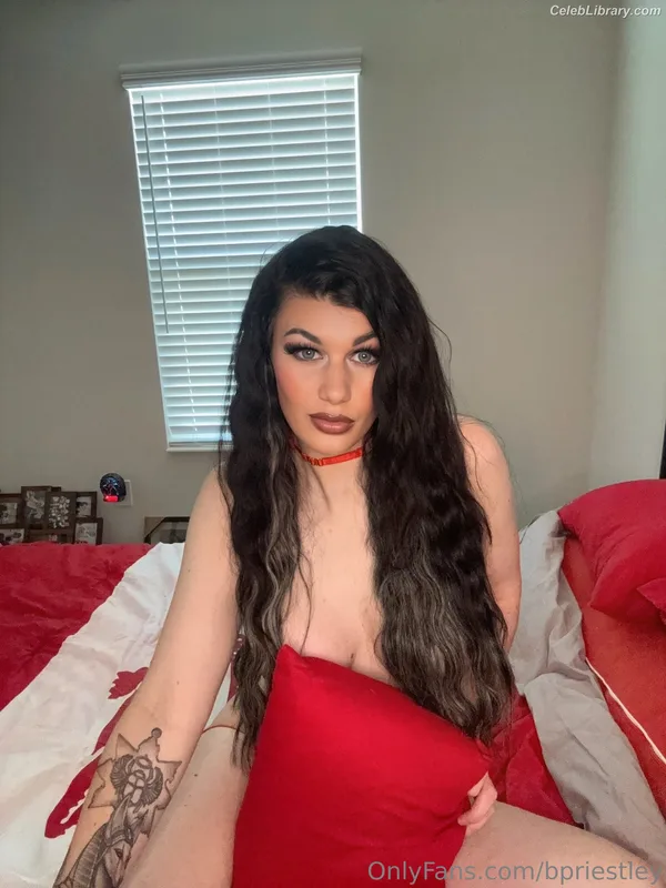 Bea Priestley photo 11 of 1040