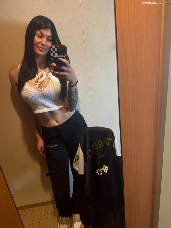 Bea Priestley photo 21 of 1040