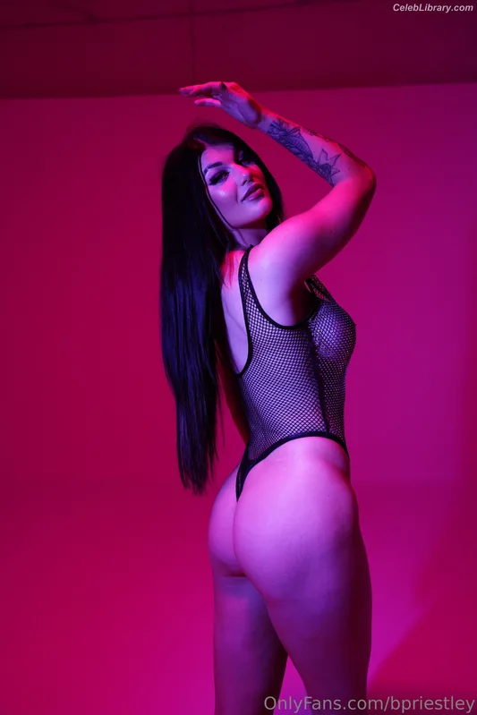 Bea Priestley photo 21 of 1040