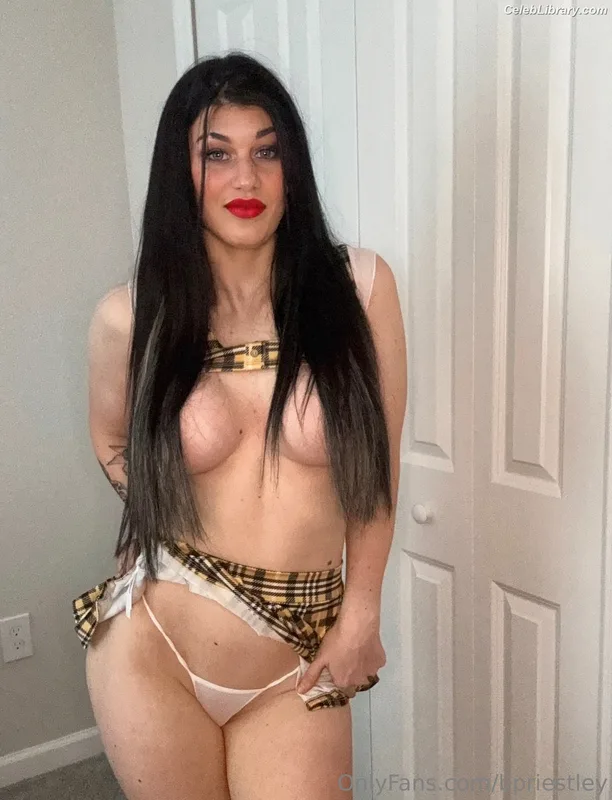 Bea Priestley photo 17 of 1040
