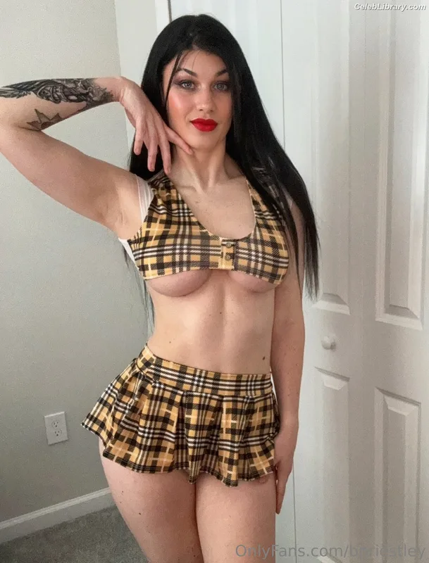 Bea Priestley photo 22 of 1040