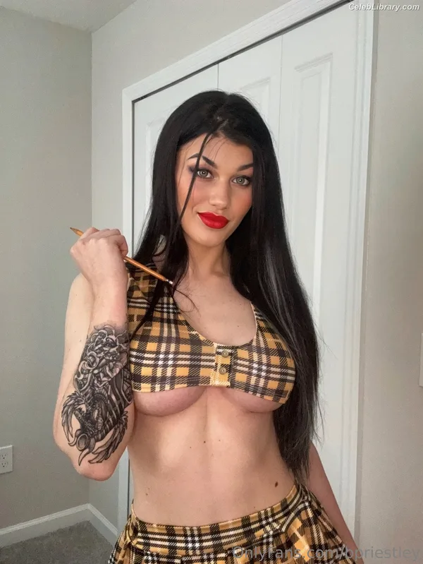 Bea Priestley photo 4 of 1040
