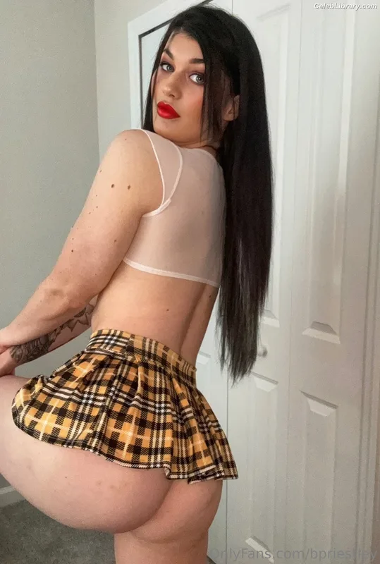Bea Priestley photo 11 of 1040