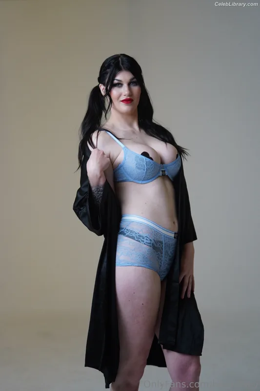 Bea Priestley photo 16 of 1040