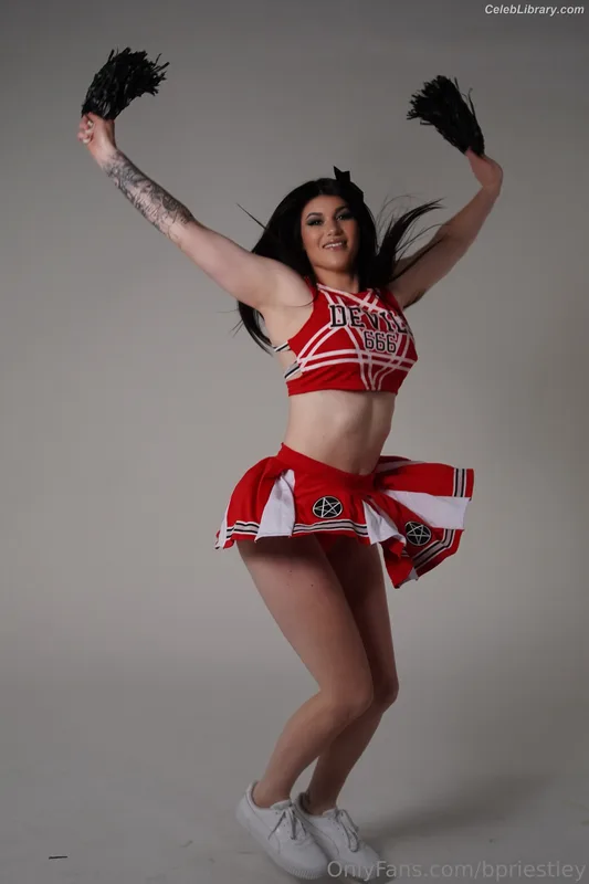 Bea Priestley photo 18 of 1040