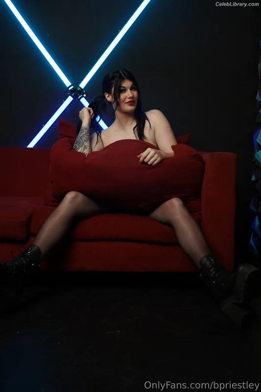 Bea Priestley photo 12 of 1040