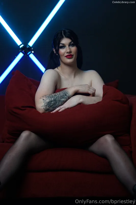 Bea Priestley photo 14 of 1040