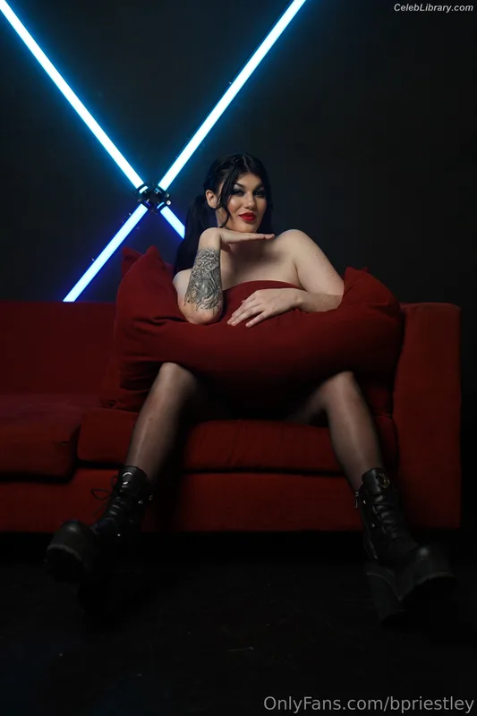 Bea Priestley photo 15 of 1040