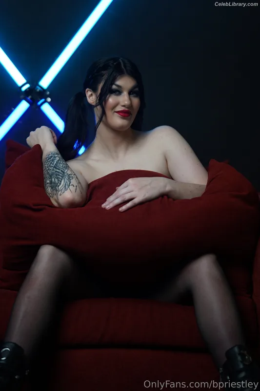 Bea Priestley photo 16 of 1040