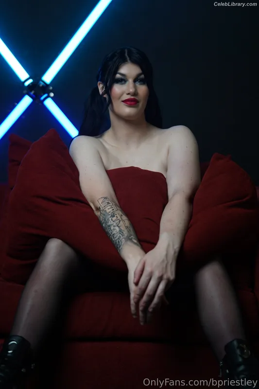 Bea Priestley photo 17 of 1040