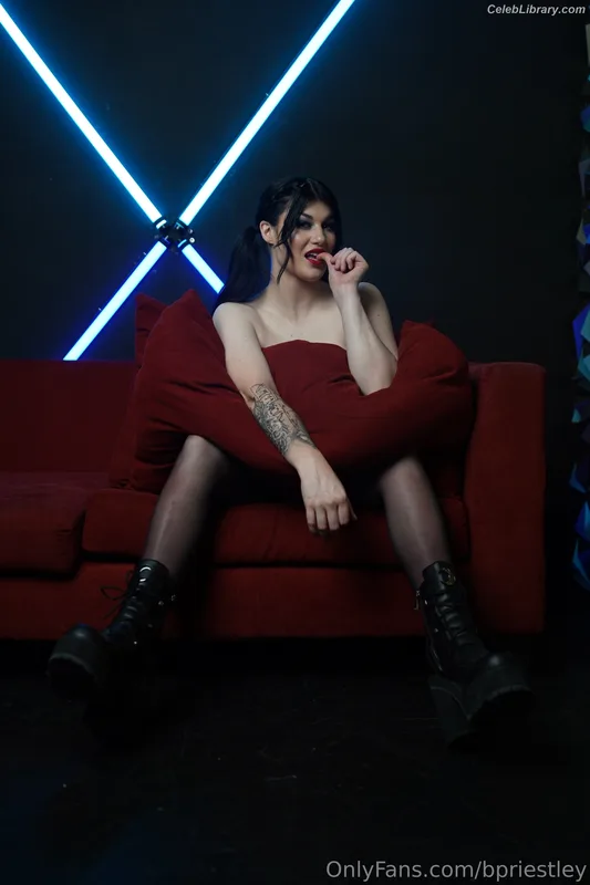 Bea Priestley photo 18 of 1040