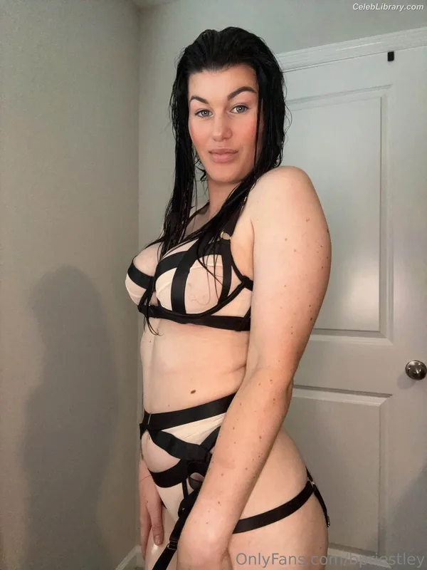 Bea Priestley photo 3 of 1040