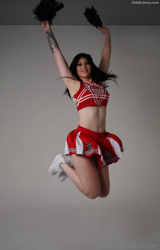 Bea Priestley photo 24 of 1040